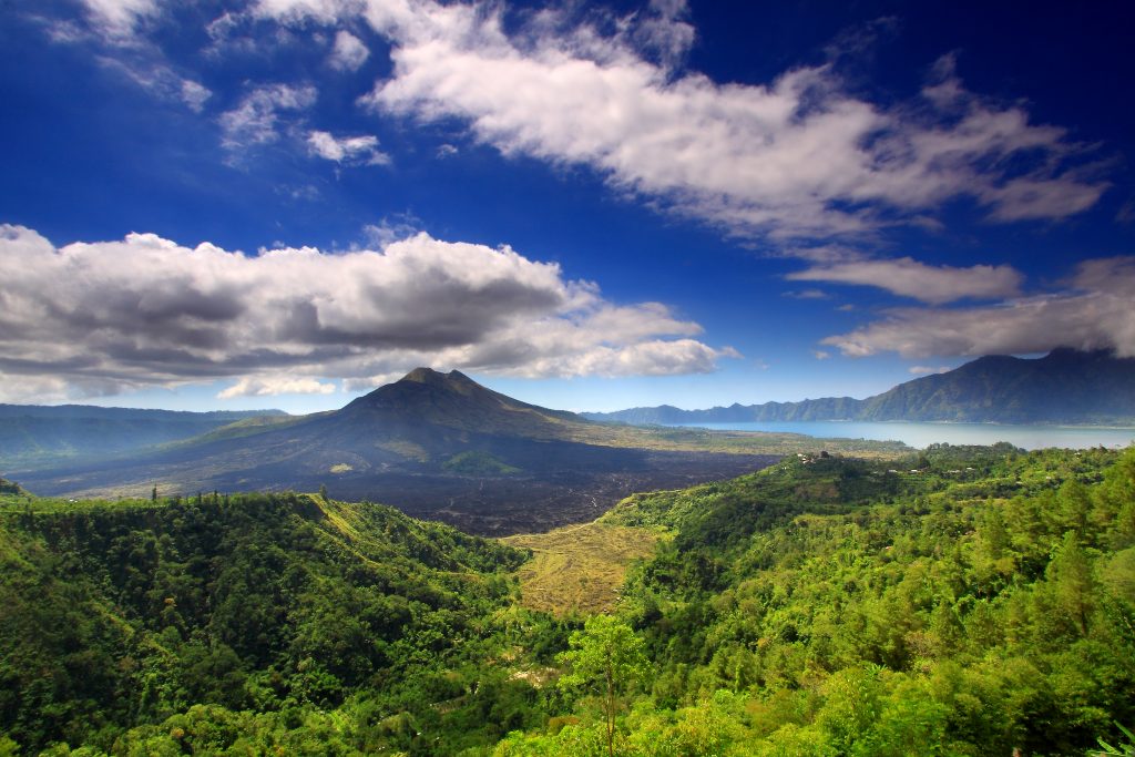 Panorama Gunung Batur yang Indah di Liburan Bali