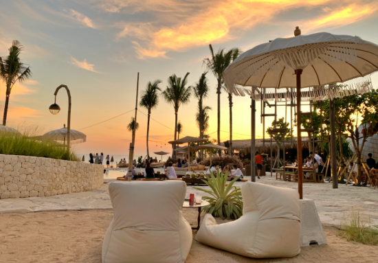 Mari Beach Club, Merangkum Lanskap Bali dalam Sekilas