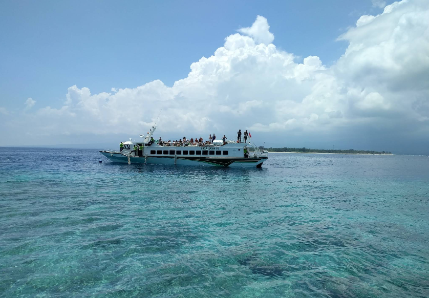 padangbai blue lagoon - menunggu laut bercerita