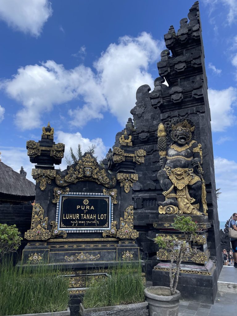 pura luhur tanah lot